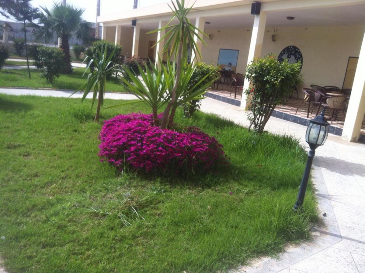 Motel Paris Dakar Selouane ภายนอก รูปภาพ